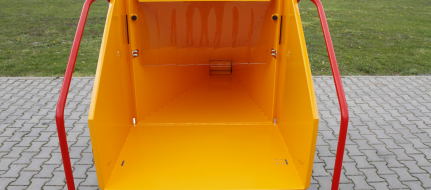 Chipper with petrol engine on braked chassis LS 100/27 CB